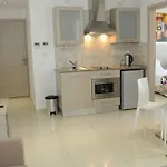Frixos Apts Вороклини
