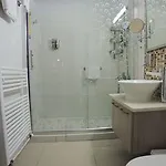 Frixos Apts Вороклини