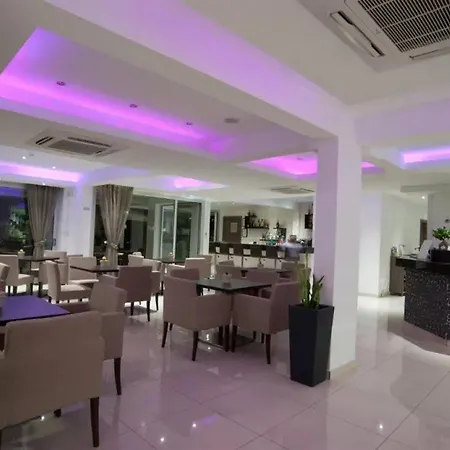 فندق Frixos Apts 3*