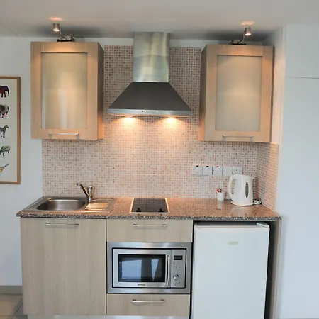 Frixos Apts Ξενοδοχείο 4*